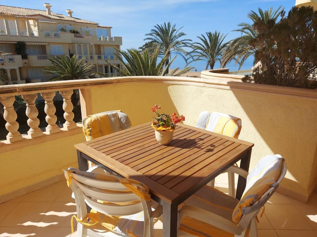 Estupendo Apartamento En Primera Linea De Playa Y Con Vistas Al Mar Dénia Buitenkant foto